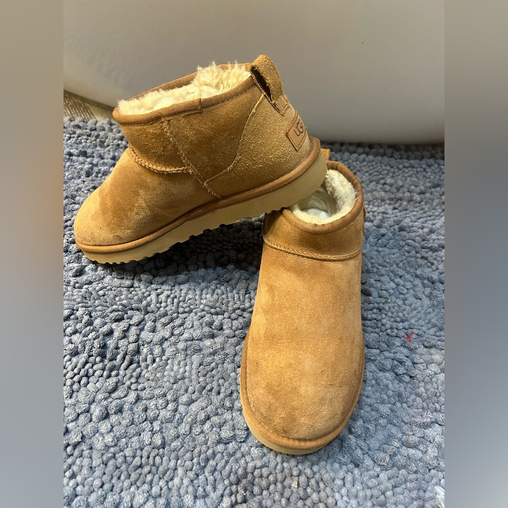Ugg ultra mini size 9 women’s chestnut